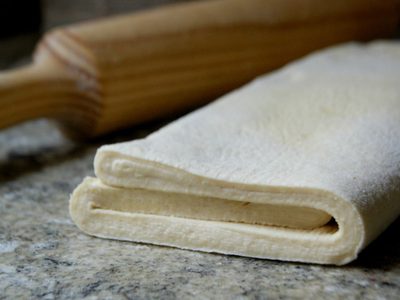 Masa hojaldrada sin manteca: mejor que las compradas y con ingredientes que tenés en casa
