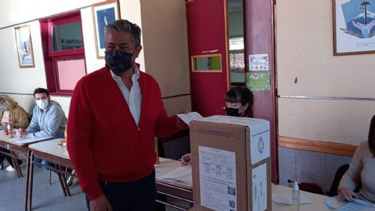 Votó Rolando Figueroa. Fuente: (Twitter)