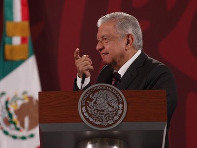 Tras reunión con dueño de Black Rock, AMLO dice que "hay condiciones inmejorables para la inversión"