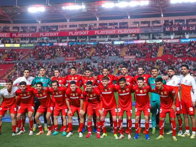 El bicampeón Toluca golea 3-0 a Necaxa y sigue invicto en la Liga MX