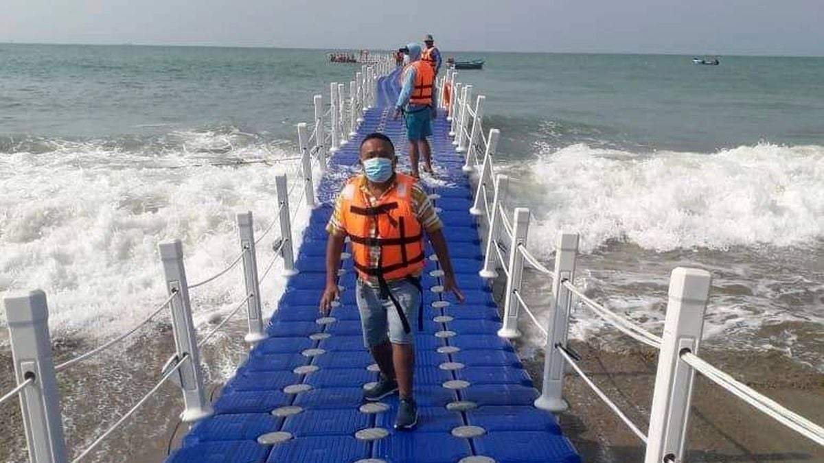 Un muelle para balancearse sobre las olas. Fuente: (Instagram)