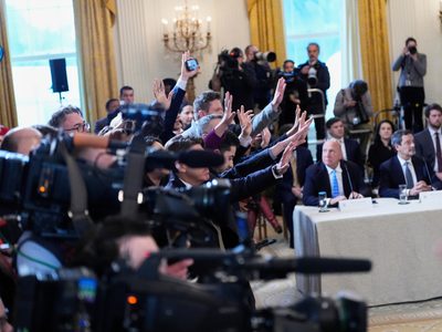 Trump promete a empresas petroleras "completa seguridad" si invierten en Venezuela