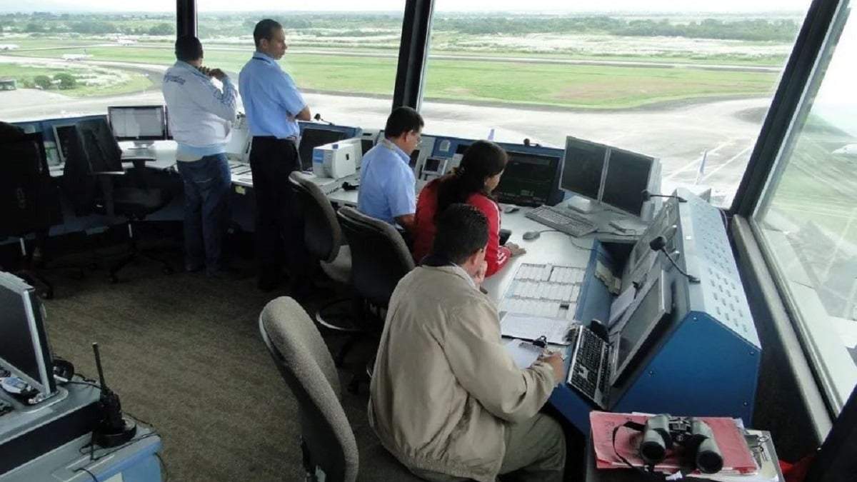 El gobierno afirma que las medidas de fuerza de controladores no afectarán la actividad aeropurtuaria. Fuente: (RSM)