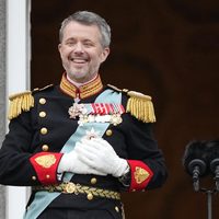 Proclaman rey a Frederico X en Dinamarca tras abdicación de su madre, la reina Margarita II