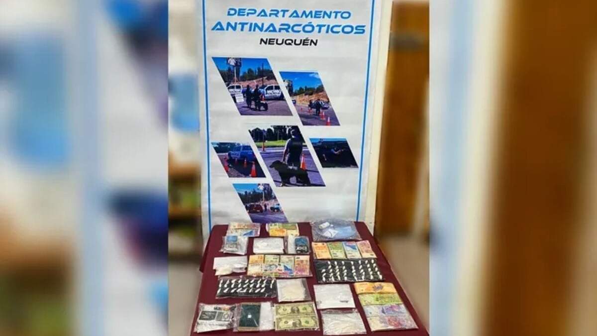 Objetos secuestrados en el operativo en Valentina Norte. Fuente (Policía de Neuquén).