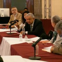 Deudos y AMLO acuerdan rescate de restos en Pasta de Conchos