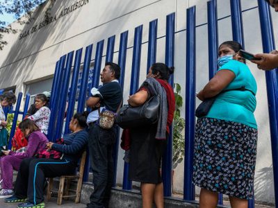 Acceso universal y reconversión hospitalaria por covid-19, las apuestas de AMLO en salud
