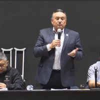 Martín Esparza ahora quiere vender electricidad a AMLO