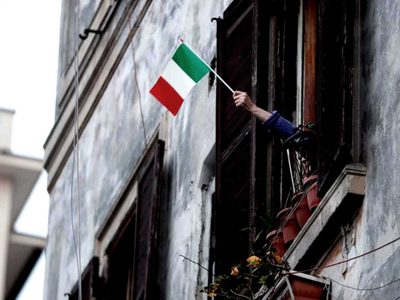Si en una semana no se aplana la curva de coronavirus, Italia no descarta una nueva cuarentena