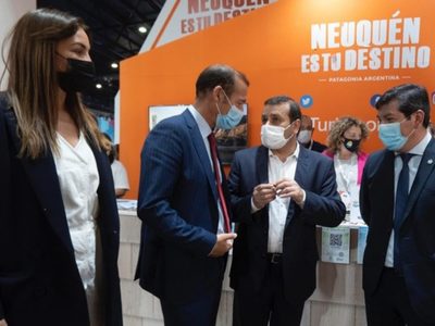 Omar Gutiérrez estuvo presente en la FIT y aseguró una temporada turística histórica para Neuquén