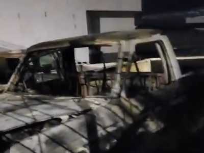 Le incendian 20 autos por no pagar piso; arremete contra AMLO y Sheinbaum (Video)