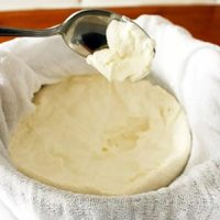 Yogurt griego fácil y en pocos pasos: la receta para que quede bien cremoso y mejor que el comprado