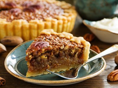 Torta individual de cacao amargo, dulce de leche y nueces: para matar el antojo sin gastar de más