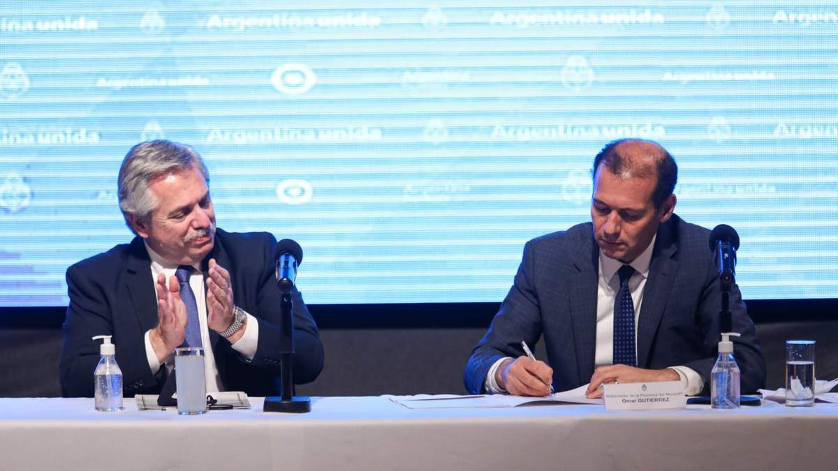 Omar Gutiérrez con Alberto Fernández. Fuente: (Twitter)