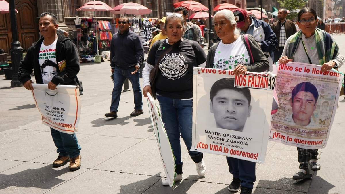 Familiares de los normalistas de Ayotzinapa desaparecidos