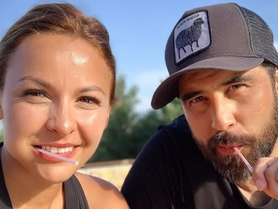 El beso de la buena suerte: Carla Pardo Lizana y Claudio Bravo postean una tierna foto en las redes