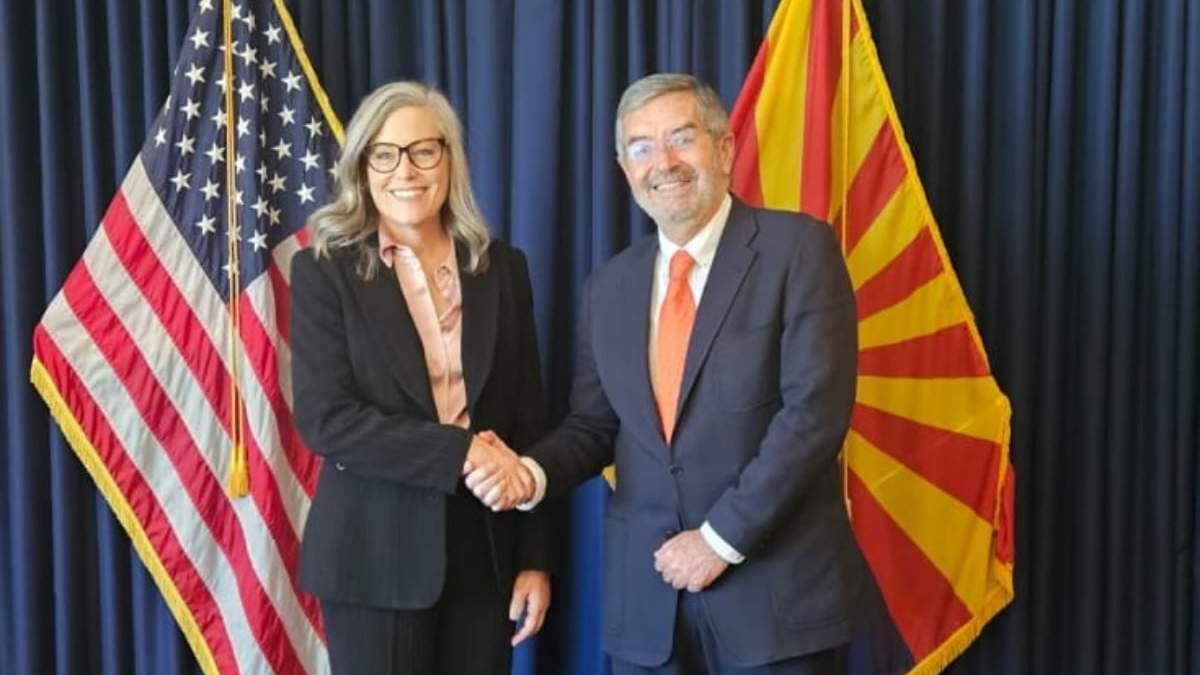 El canciller Juan Ramón de la Fuente sostuvo una reunión con la gobernadora de Arizona, Katie Hobbs