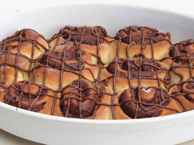 Rolls de cacao con chocolate derretido: una bomba de sabor que no te podés perder este finde