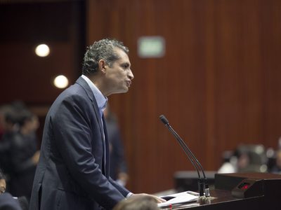 Ochoa Reza y el fantasma de su bono de marcha
