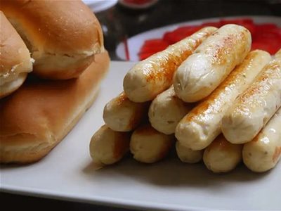 Salchichas caseras: salvá la cena del finde con esta receta súper barata y fácil de hacer
