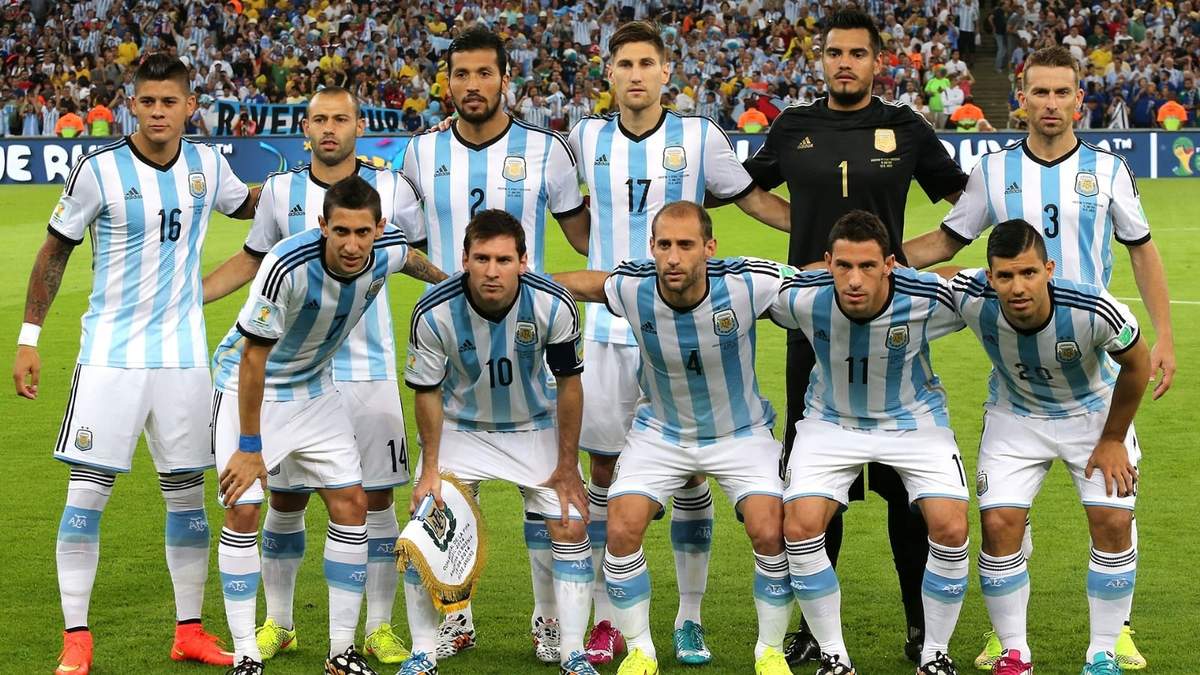 Garay, entre Mascherano y Fernández. Fuente (Instagram)