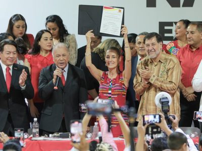 Sheinbaum recibe constancia del PT como coordinadora de los comités de la 4T