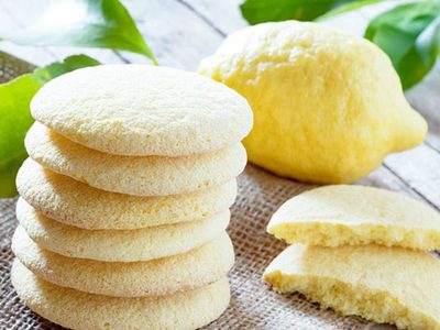 Poné la pava y hacete estas galletitas de limón azucaradas, suavecitas y deliciosas, ideales para la merienda