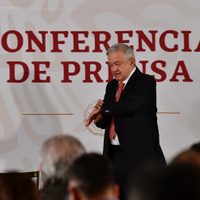 AMLO admite errores en recorte de personal, pero advierte que viene otra 'zarandeada”