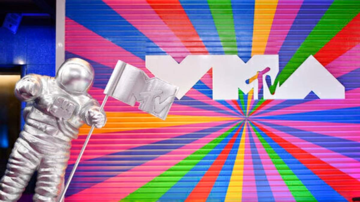 Una estatua del Hombre de la Luna de MTV aparece en la alfombra roja de los MTV Video Music Awards el 20 de agosto de 2018, en Nueva York