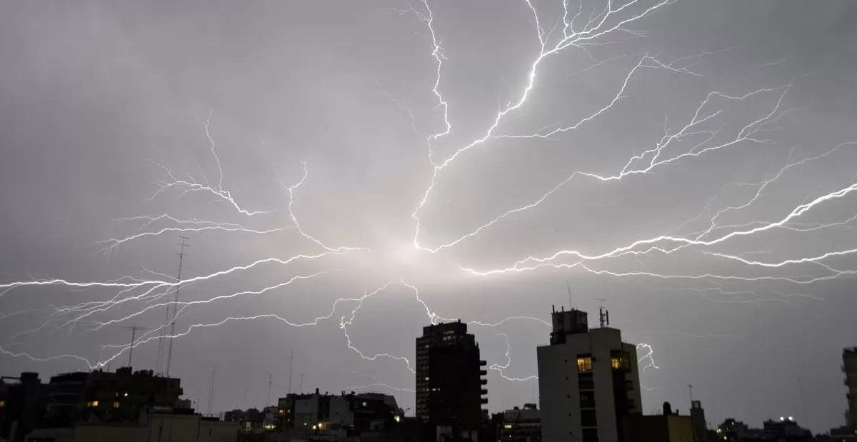 Creían que había caído un rayo en la Ciudad, pero eran vecinos haciendo un asado