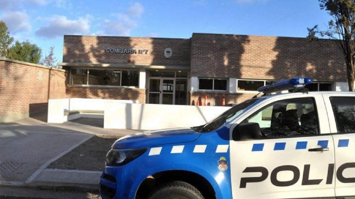La mujer radicó la denuncia en la comisaría Séptima de Plottier. Fuente (X)