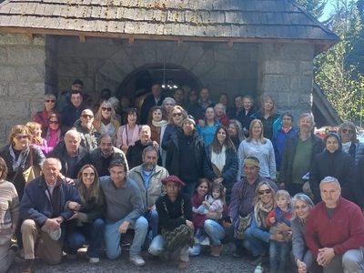 Integrantes de la comunidad Mapuche se sumaron al abrazo de la capilla siniestrada
