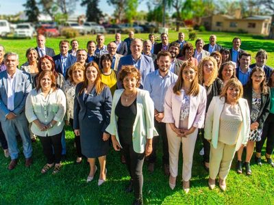 "Por decreto": Suba de sueldos para el gobierno de Río Negro ¡Polémica!