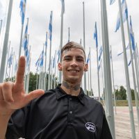 L-Gante regresó al país tras una gira y disfrutó un feliz reencuentro