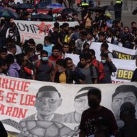 Padres de los normalistas de Ayotzinapa denuncian “desdén” de la SRE