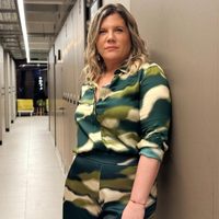 El corte con flequillo de Dominique Metzger: el look estrella del otoño que vas a querer probar