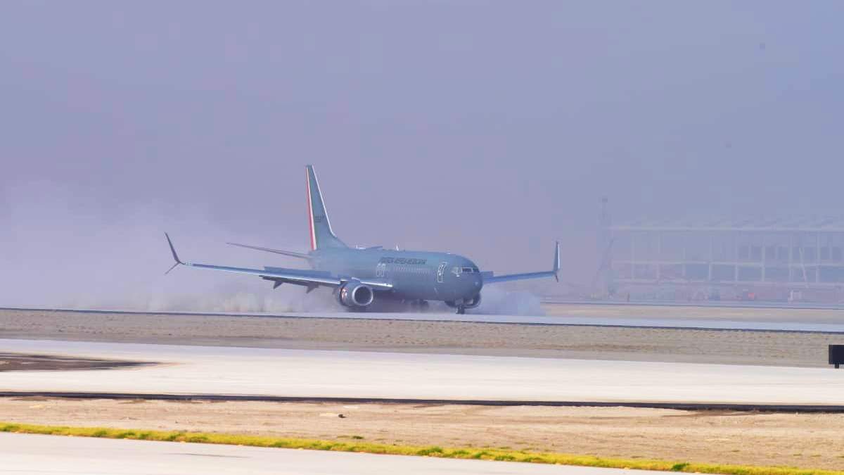 El primer aterrizaje en la base aérea de Santa Lucía