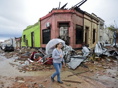 Ráfagas de tornados golpean al estado de Misisipi, reportan daños materiales