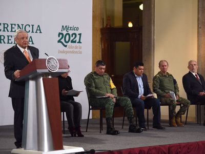 "No abusen" de damnificados, pide AMLO a distribuidores de material de construcción