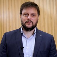 Leandro Santoro apoyó la medida sobre la prohibición de los pasajes en cuotas del Banco Central
