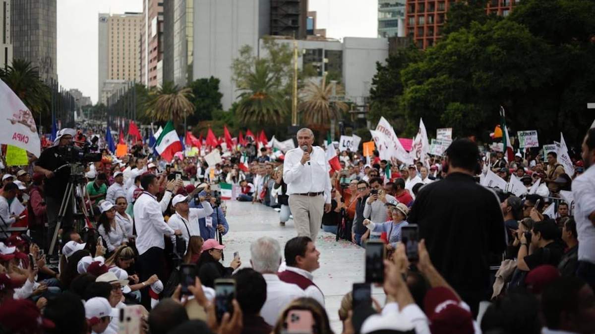 Adán Augusto López en el Monumento a la Revolución