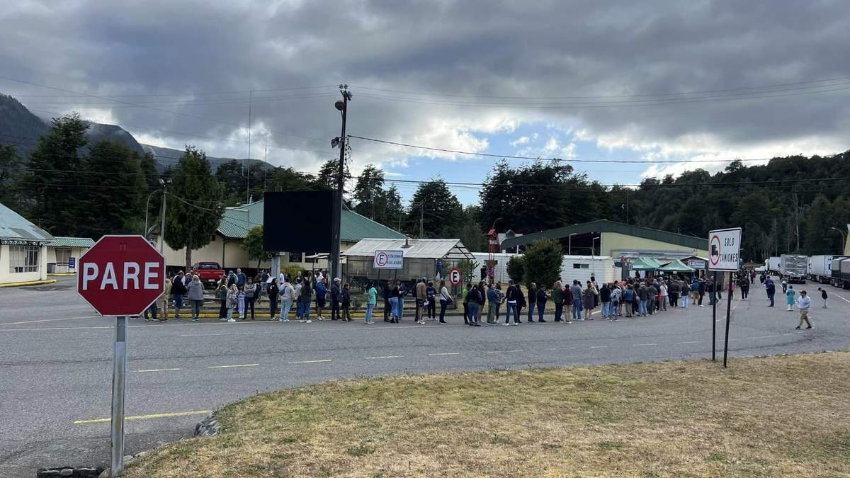Se indicó que se ha superado el flujo de personas. Fuente: (Facebook)