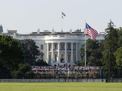 Luego de bloquearle los gastos, Trump congela fondos para estados demócratas
