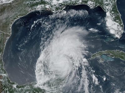 La tormenta Beryl se acerca a Texas; se espera su impacto como huracán el lunes