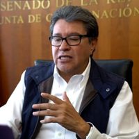 Monreal sugiere a diputados de Morena revertir el fuero vitalicio a García Cabeza de Vaca