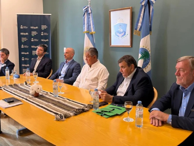 La provincia de Neuquén reimpulsa el desarrollo de Vaca Muerta con un acuerdo clave para infraestructura