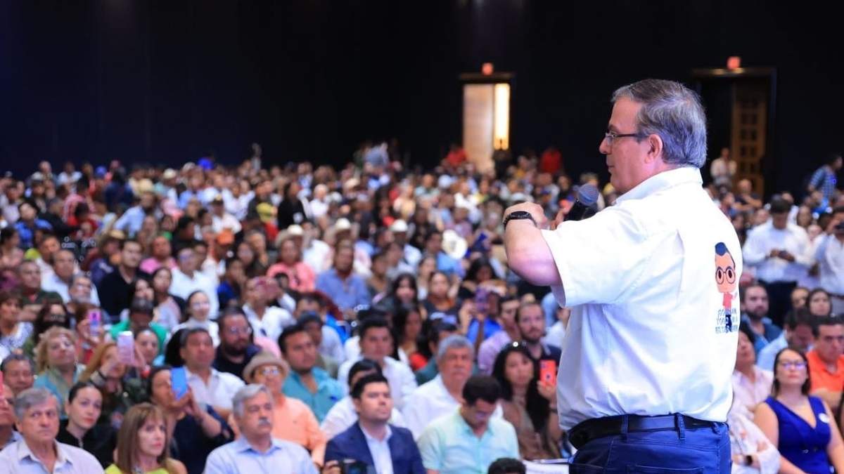 El precandidato presidencial en Puebla