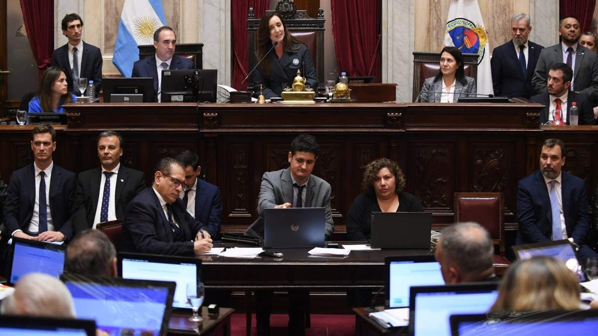 La Cámara de Diputados tendrá que aprobar los cambios que se hicieron a la Ley Bases en el Senado. Fuente: (X)