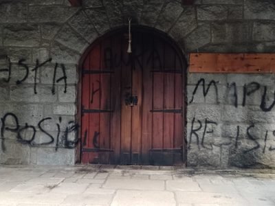 Repudiaron los ataques mapuches a la capilla de Villa La Angostura