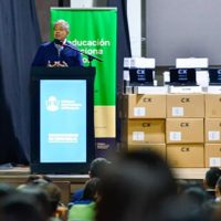 Más de 300 alumnos del nivel superior de Chos Malal recibieron notebooks del programa de becas